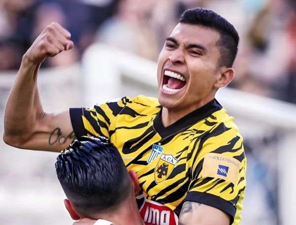 Orbelín Pineda AEK