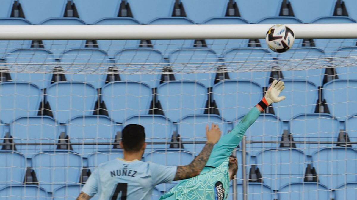 Iván Villar, parada