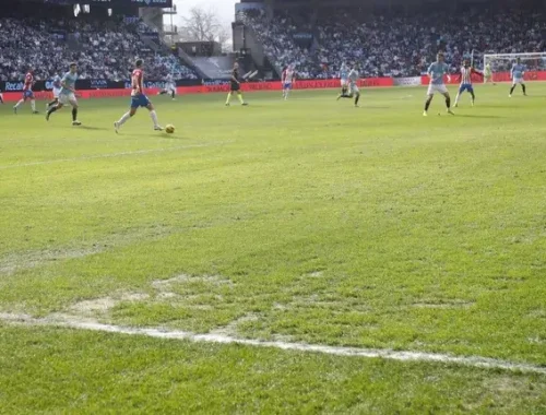 El césped de Balaídos queda intratable tras los partidos del domingo