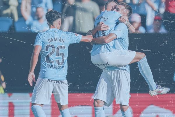 Jugadores celebrando un gol